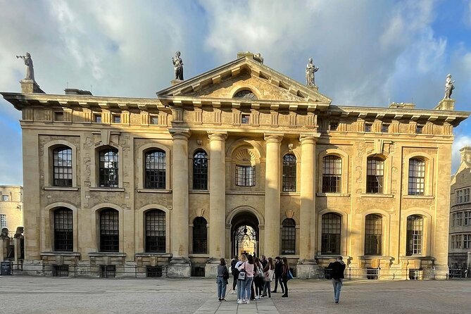 A Guide to the City of Dreaming Spires: A Self-Guided Audio Tour of Oxford - Radcliffe Square and the Radcliffe Camera