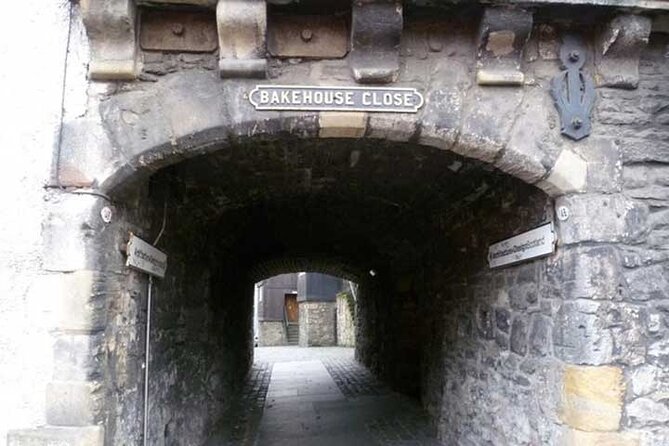 A History of Witchcraft in Edinburgh: A Self-Guided Audio Tour - Walking Edinburgh’s witchcraft trail