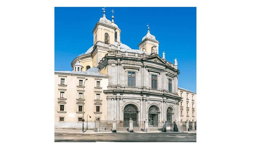A more complete and fun audio-guided tour with an urban tuk-tuk - The Royal Palace and Almudena Cathedral