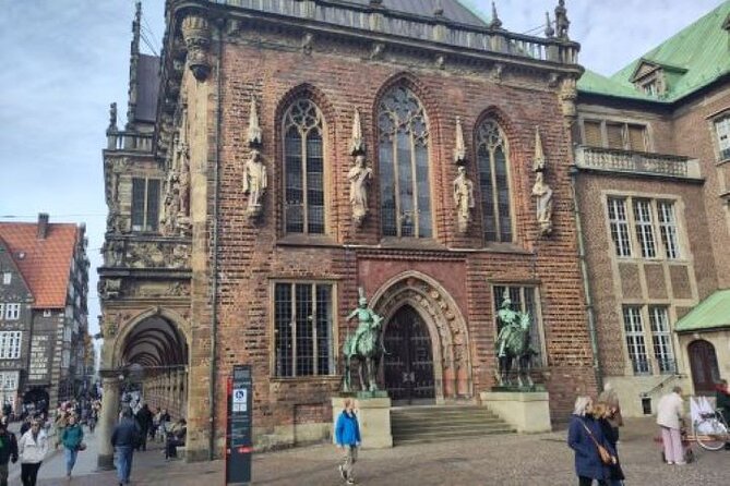 A Self-Guided Audio Tour of Bremen’s Old Town - The Glockenspiel House and its chiming facade