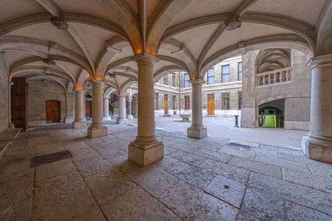 A Self-Guided Audio Tour of Geneva’s Old Town - Geneva’s Town Hall and civic history