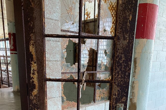 Alcatraz Inside Access Ferry and Audio Tour with Night Option - Is the audio access clear?