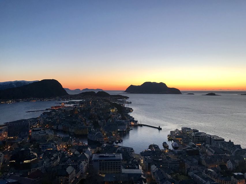 Ålesund: Ålesund and Surrounding Islands Audio Guide Tour - Alnes, a fishing island with a working lighthouse