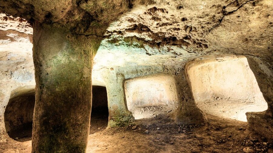 Alghero: Anghelu Ruju Necropolis with Audio Guides - What the audio guide does well