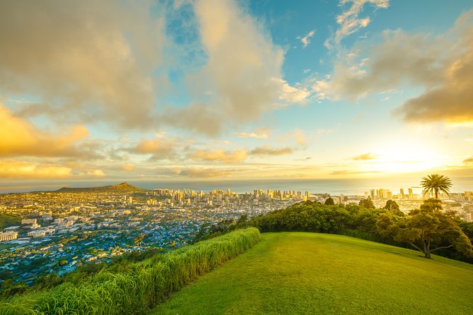 Amazing Oahu Adventure Bundle: 6 Self-Guided Audio Tours - Day three: Honolulu gardens, lookouts, and local flavor