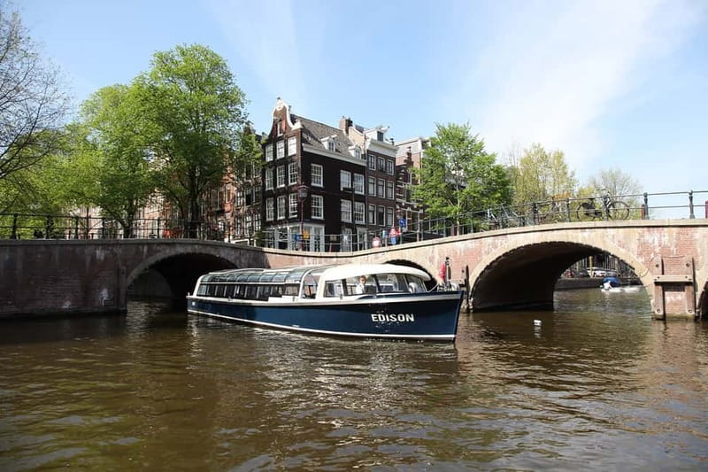 Amsterdam: 75 Minute City Canal Cruise with Audio Guide - Boarding near the city center