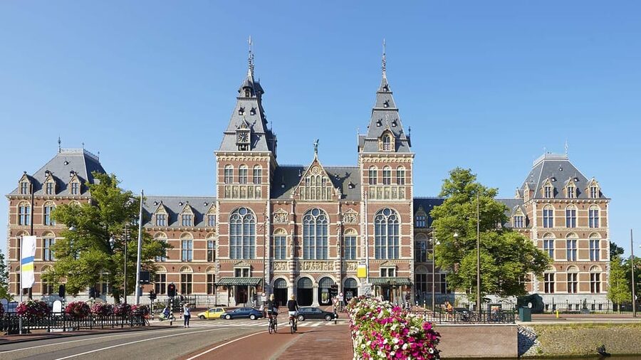 Amsterdam Audioguide - TravelMate app for your smartphone - Museumplein, Rijksmuseum, Van Gogh Museum, and Stedelijk Museum