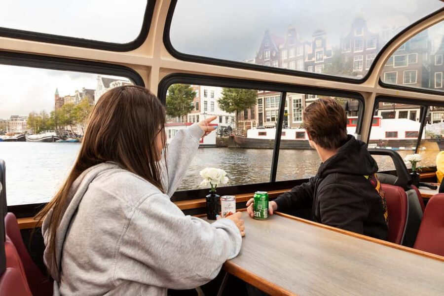 Amsterdam: Canal Cruise with Live Commentary & Audio Guide - Key things to know before you book