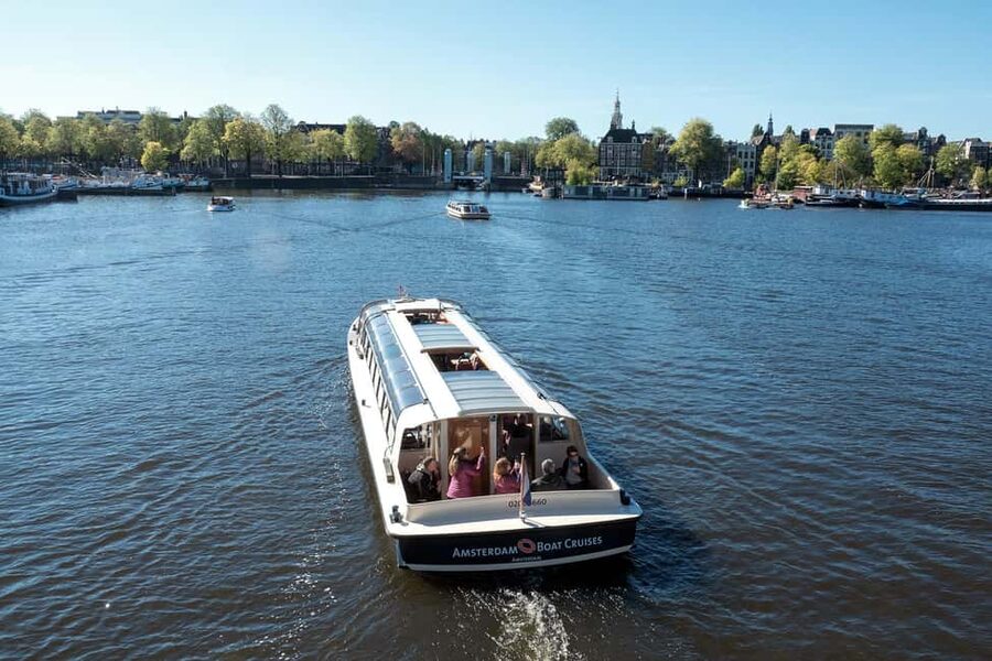 Amsterdam: Canal Cruise with Live Commentary & Audio Guide - Why a canal cruise belongs in your Amsterdam plans