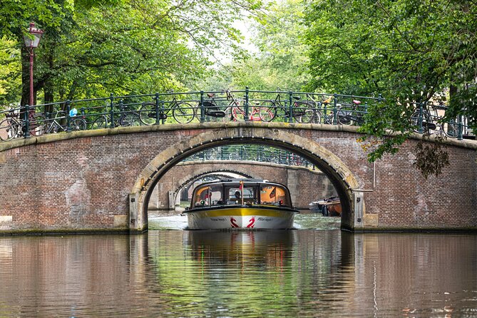 Amsterdam City Centre Cruise on heated boat with Audioguide - What you see along the canal route