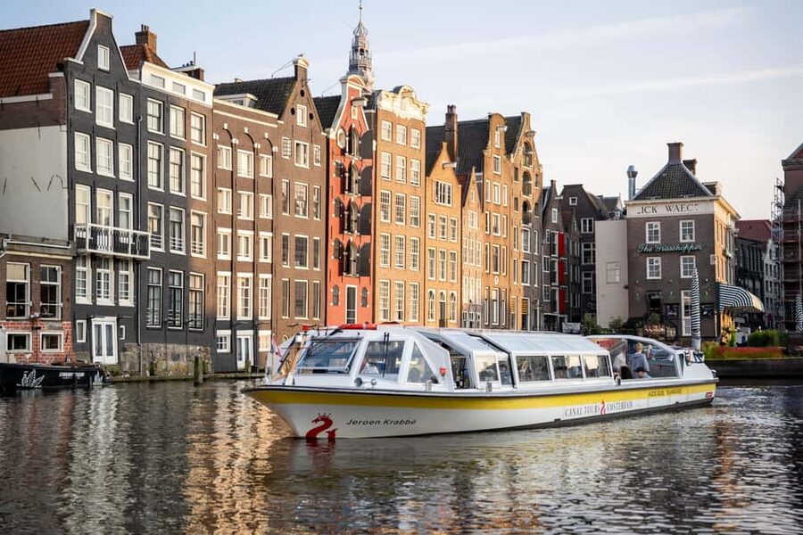 Amsterdam: Heated Canal Cruise Including Audioguide - Why Amsterdam’s canals are the right place to start