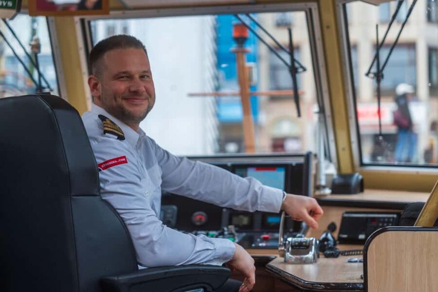 Amsterdam: Heated Canal Cruise Including Audioguide - Choosing between Damrak, Central Station, and the Rijksmuseum