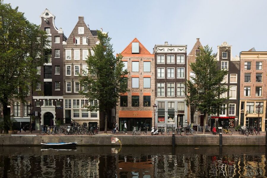 Amsterdam: Red Light District 1-hour Smartphone Audio Tour - What this Amsterdam audio walk really offers