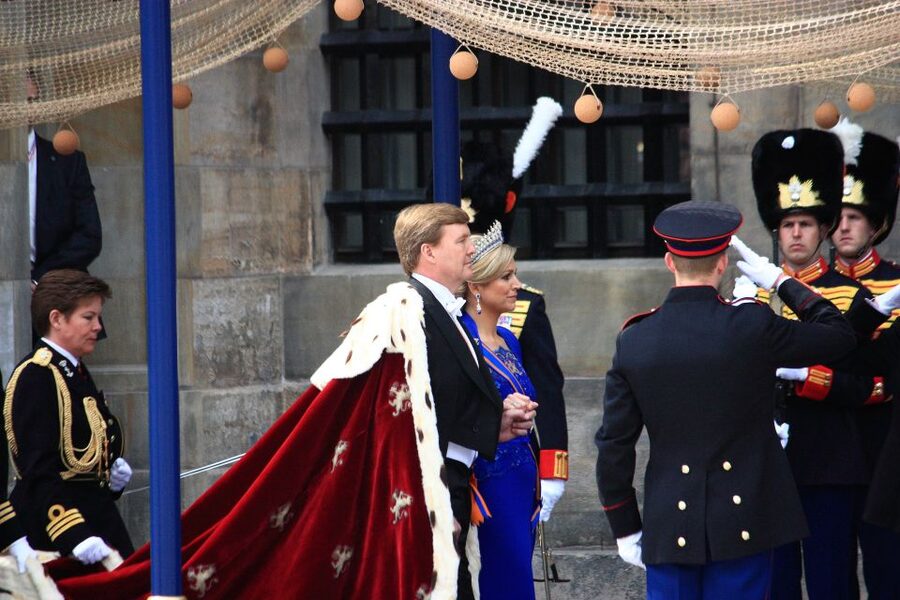 Amsterdam: Royal Palace Entry Ticket + Audio guide - Reaching the Palace on Dam Square