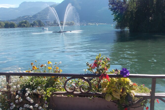 Annecy Scavenger Hunt and Highlights Self Guided Audio Tour - Palais de l’Île is the visual highlight