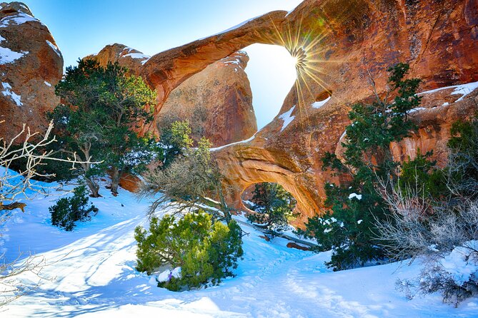Arches National Park Self-Guided Driving Audio Tour - Start at the Visitor Center and meet the first formations