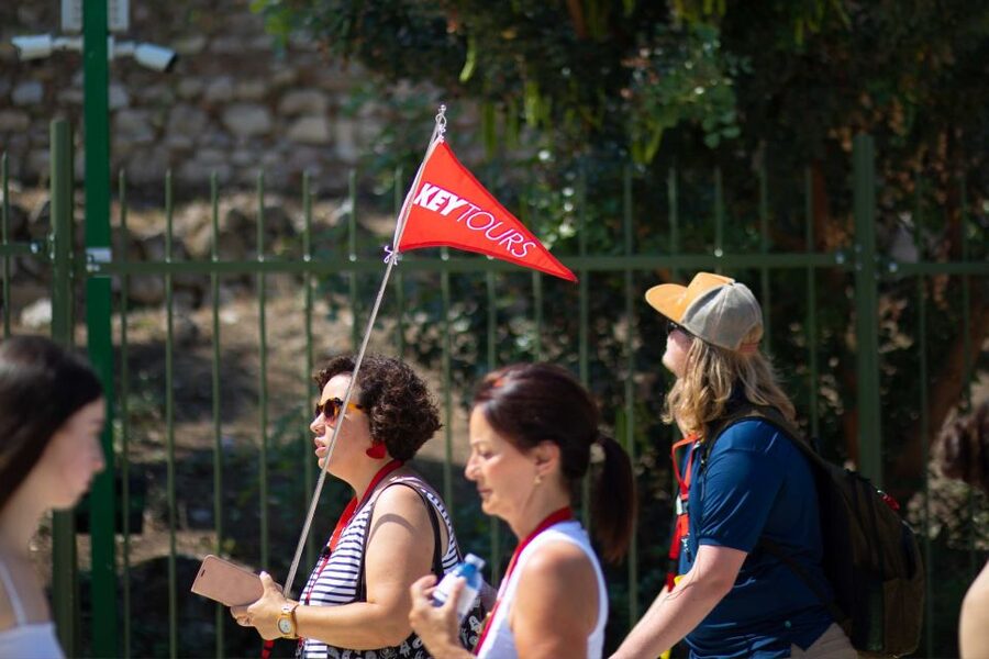 Athens: Acropolis Guided Walking Tour & Plaka Audio Tour - The Caryatids and the Erechtheion