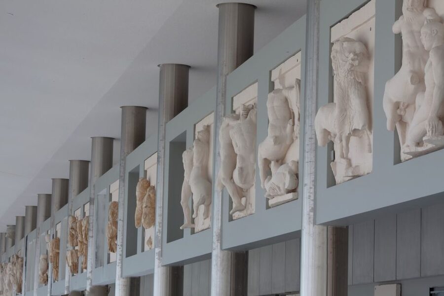 Athens: Acropolis Museum Ticket with optional Audio Guide - How the audio guide compares with a live guide