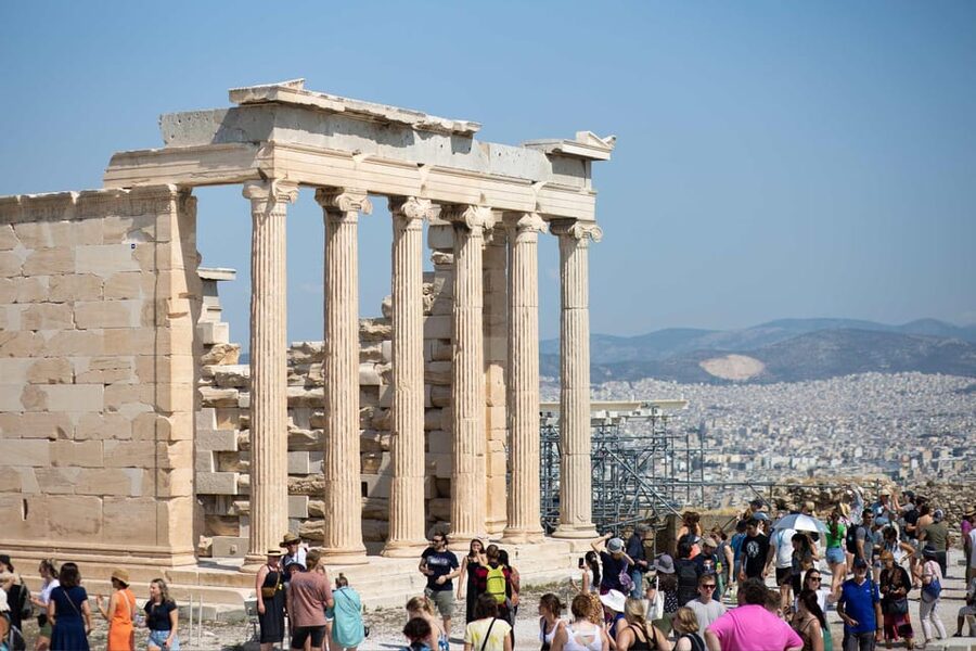 Athens: Hop-On-Hop-Off & Acropolis & Acropolis Mus.& 3 audio - Who should choose this experience?