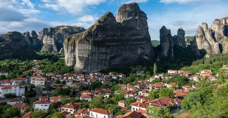 Athens: Meteora Day Trip with Central Pickup & Audio Guide - The four-hour ride through central Greece