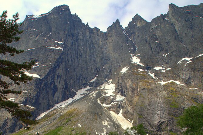 Audio-Guide Bus Tour at Scenic Routes of Åndalsnes to Trollstigen - The Rauma Valley and its mountain stories