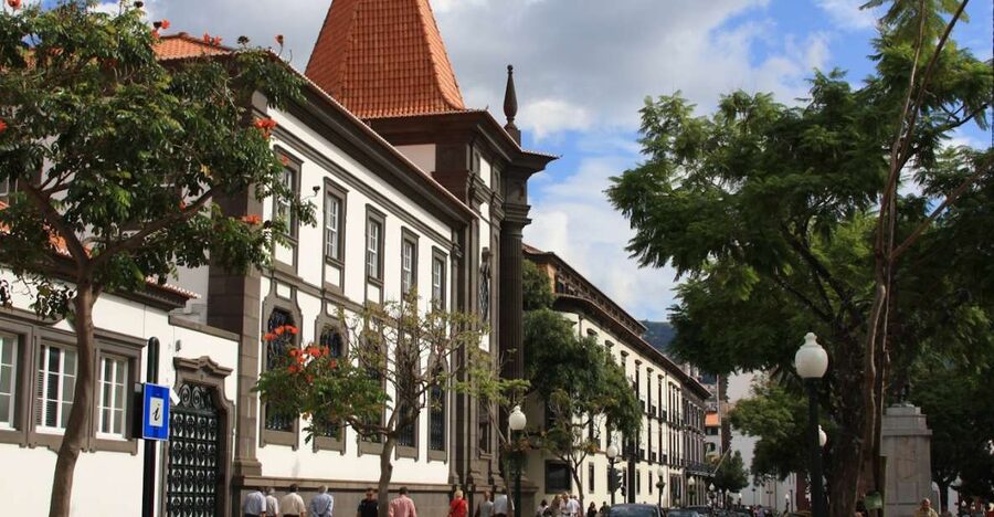 Audio Guide Citywalk Funchal for Cruise Guests - Starting beside the ships in Funchal
