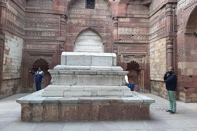 Audio Guided Walking Tour of Qutub Minar & Mehrauli, Delhi - Qutub Minar and the monuments around it