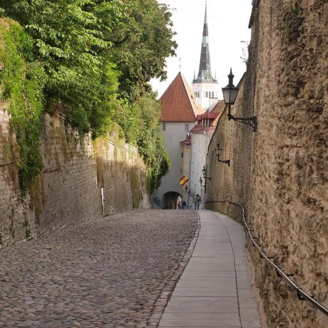 Audio Tour of the Toompea Hill (Cathedral Hill) in Tallinn - The language issue you should not overlook