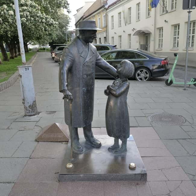 Audio Tour of Vilnius Old Town Core and the South Part 2in1 - Starting at the Monument to Grand Duke Gediminas