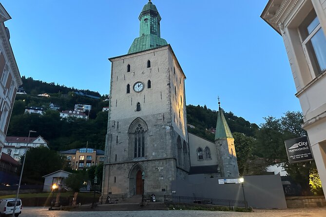 Audio Walking Tour in Bergen Famous Ghosts Location - Skostredet, Bergen’s old shoe street