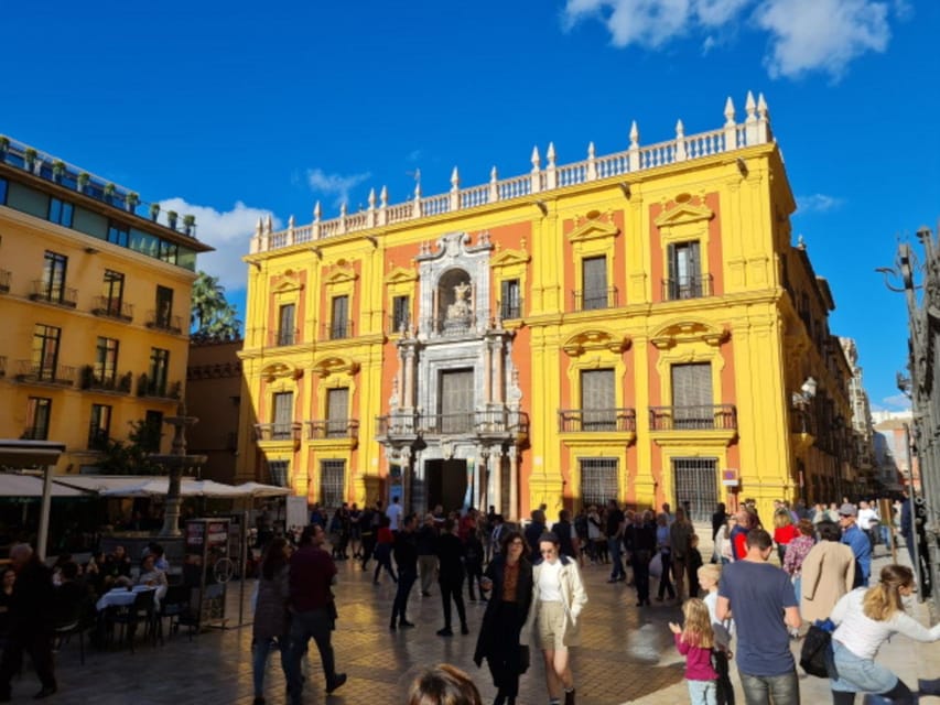 Audioguide City Walk Malaga for cruises (German & English) - Starting at the central fountain in Málaga