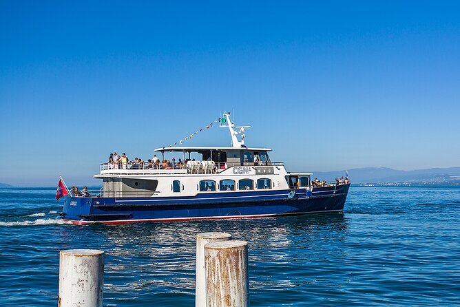 Audioguided sightseeing cruise of Geneva - Food, drinks, and onboard service