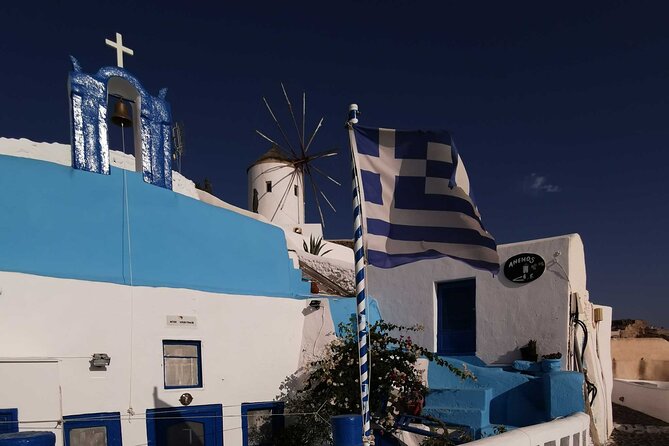 Authentic Santorini: A Self-Guided Audio Tour of Oia - Oia’s castle, cave houses, and sunset problem