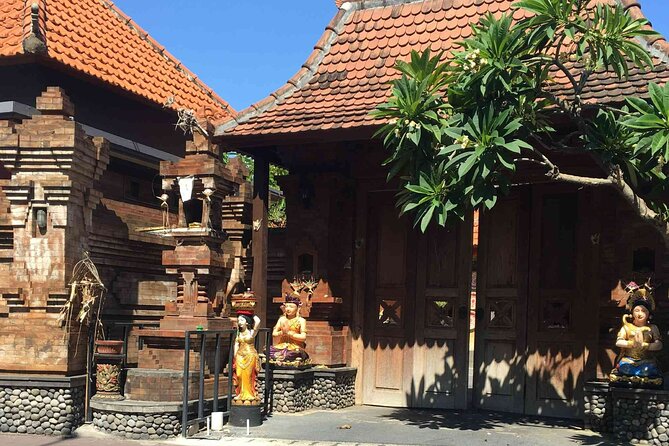 Backlanes and Hidden Sites: A Self-Guided Audio Tour in Seminyak - Wooden Doors, Statues, and Balinese Meaning