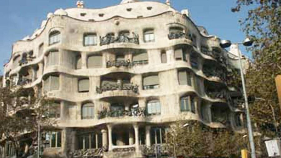 Barcelona Audioguide - TravelMate app for your smartphone - Gaudí on Passeig de Gràcia and beyond