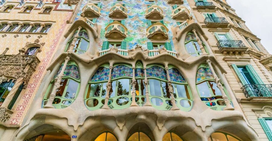 Barcelona: Casa Batlló Entry with Self-Audioguide Tour - The audio guide lets you set the pace