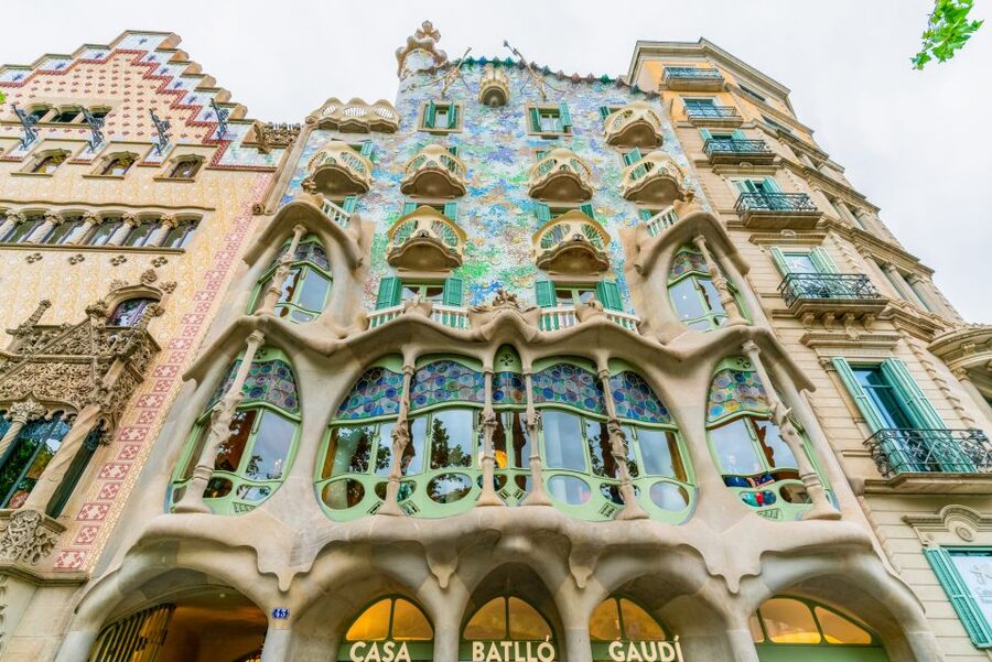 Barcelona: Casa Batlló Entry with Self-Audioguide Tour - Getting inside at Passeig de Gràcia