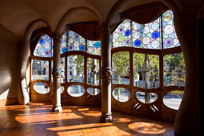 Barcelona: Casa Batllo Timed Entrance Ticket with Audio Guide - The color-shifting façade and the interior details