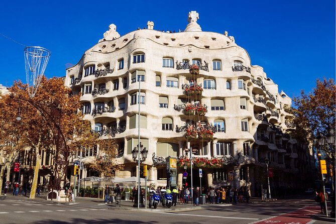 Barcelona: Reserved Entrance to Casa Mila (La Pedrera) with Audio - Entering La Pedrera with a reserved time