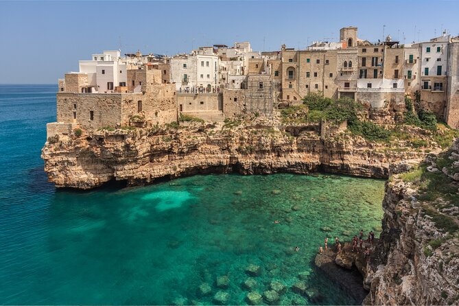 Bari Scavenger Hunt and Highlights Self Guided Audio Tour - Umberto I and the waterfront fort