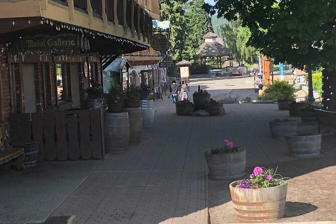 Beaches, Bites and Bavaria in Leavenworth: A Self-Guided Audio Tour - München Haus and Leavenworth’s German Theme