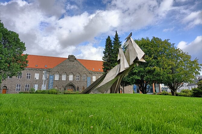 Bergen in Your Pocket: Landmarks and Lore Audio Tour - Skotstredet and a change of mood