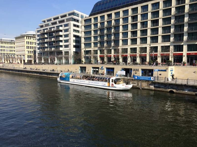Berlin: Boat Sightseeing Cruise with Audioguide - Why a Spree cruise works so well in Berlin