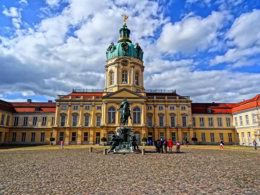 Berlin: Charlottenburg Palace & Gardens Ticket & Audio Tour - Finding the correct entrance at Charlottenburg
