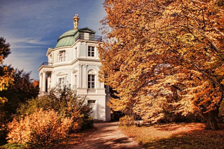 Berlin: Charlottenburg Palace & Gardens Ticket & Audio Tour - The Old Palace and Prussian royal rooms