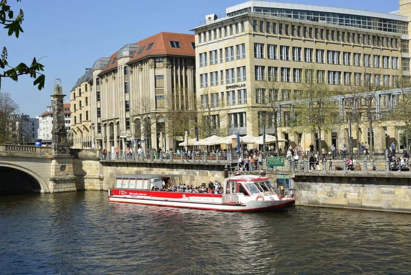 Berlin: Panoramic Boat Tour with Bilingual Audio Guide - What This Boat Ride Adds To A Berlin Sightseeing Day