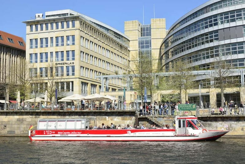 Berlin: Panoramic Boat Tour with Bilingual Audio Guide - Choosing A Seat Under The Panoramic Roof