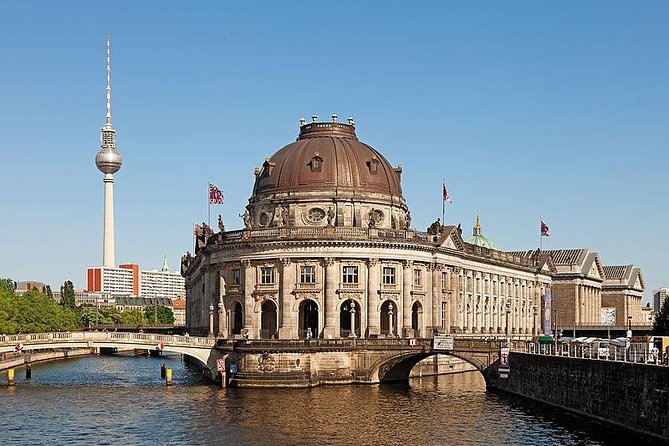 Berlin's Museum Island: A Self-Guided Audio Tour - Crossing Schlossbrücke and reading Prussia in stone