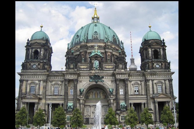 Berlin's Museum Island: A Self-Guided Audio Tour - The Berliner Schloss and the cost of royal power