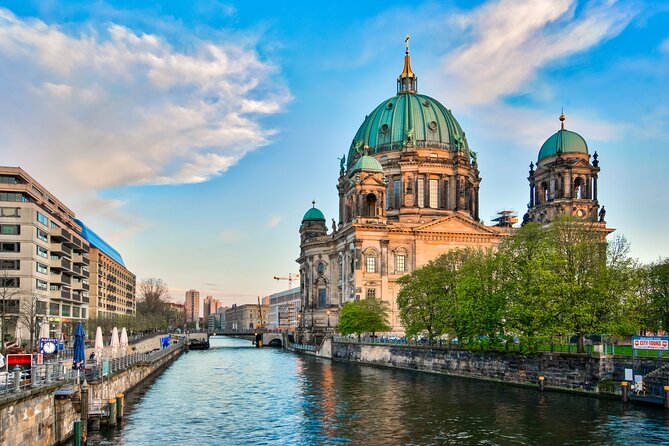 Berlin Self-Guided Audio City Tour - Checkpoint Charlie and the Cold War city